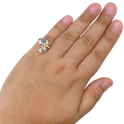 Cincin Permata Putih Emas 750/18K Cincin Permata Putih Emas 750/18K